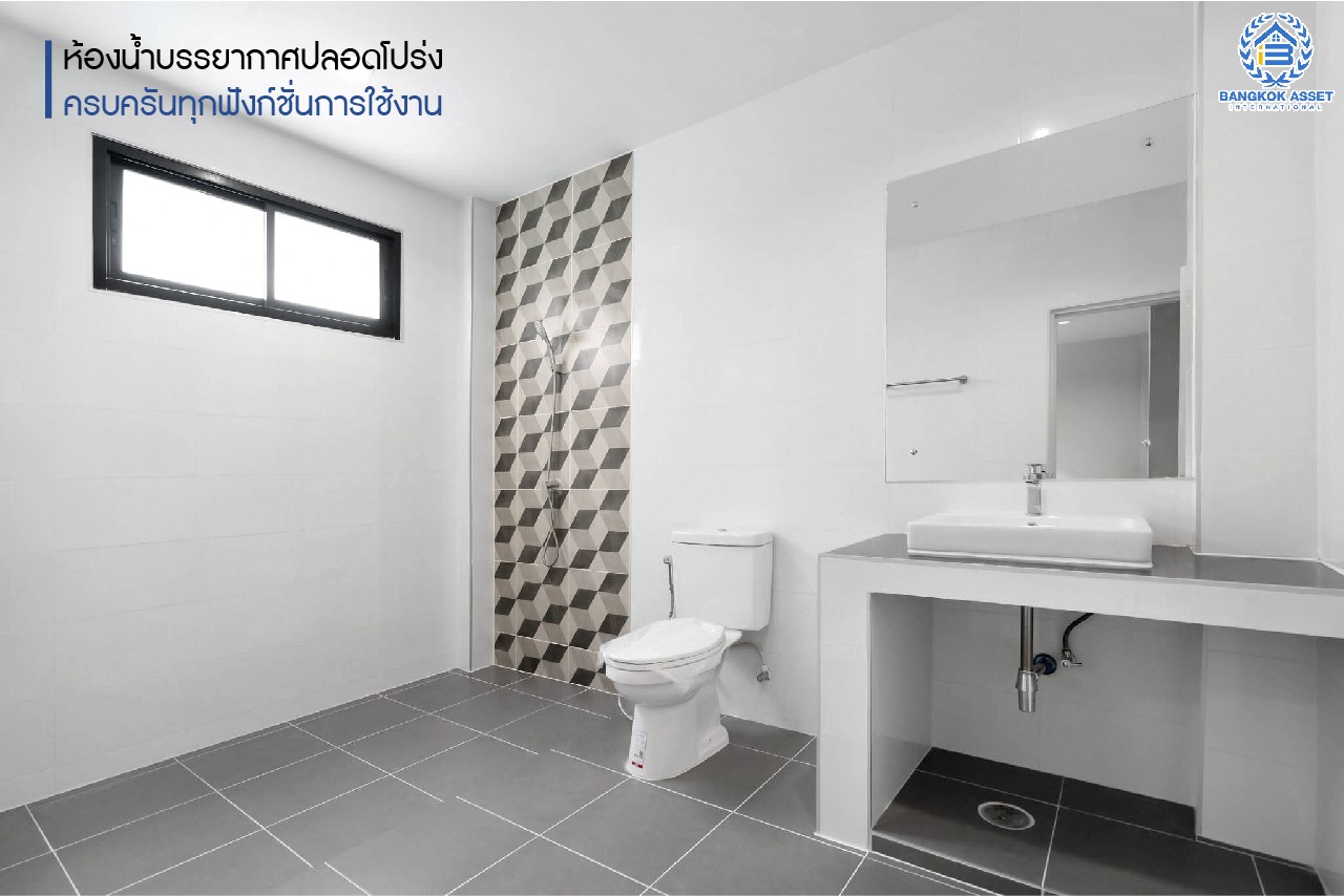 บ้านมือสองตกแต่งใหม่ ม.ลานทอง ติวานนท์-ปากเกร็ด เนื้อที่ 54 ตร.ว. ฟังก์ชั่น 4 ห้องนอน 2 ห้องน้ำ 2 ที่จอดรถ สะดวกทุกการเดินทาง บนทำเลติด ถ.ติวานนท์ ใกล้เซ็นทรัล และทางด่วน "แจ้งวัฒนะ" และเพียง 5 นาทีถึง "ห้าแยกปากเกร็ด"